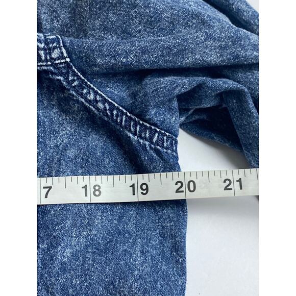 Levi’s Women’s Blue Acid Wash Chambray Long Sleeve Button Blouse Size Large - Picture 5 of 9